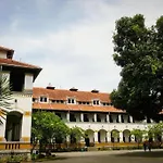 Capital O 3930 Griya Loka Syariah