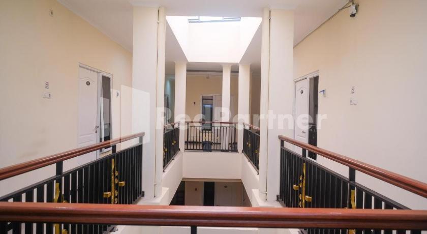 Hotel Capital O 3930 Griya Loka Syariah 2*