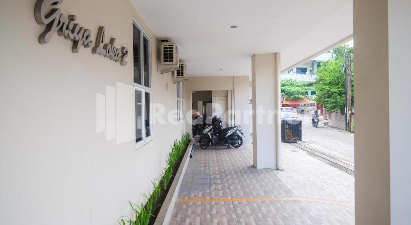 Capital O 3930 Griya Loka Syariah Hotel