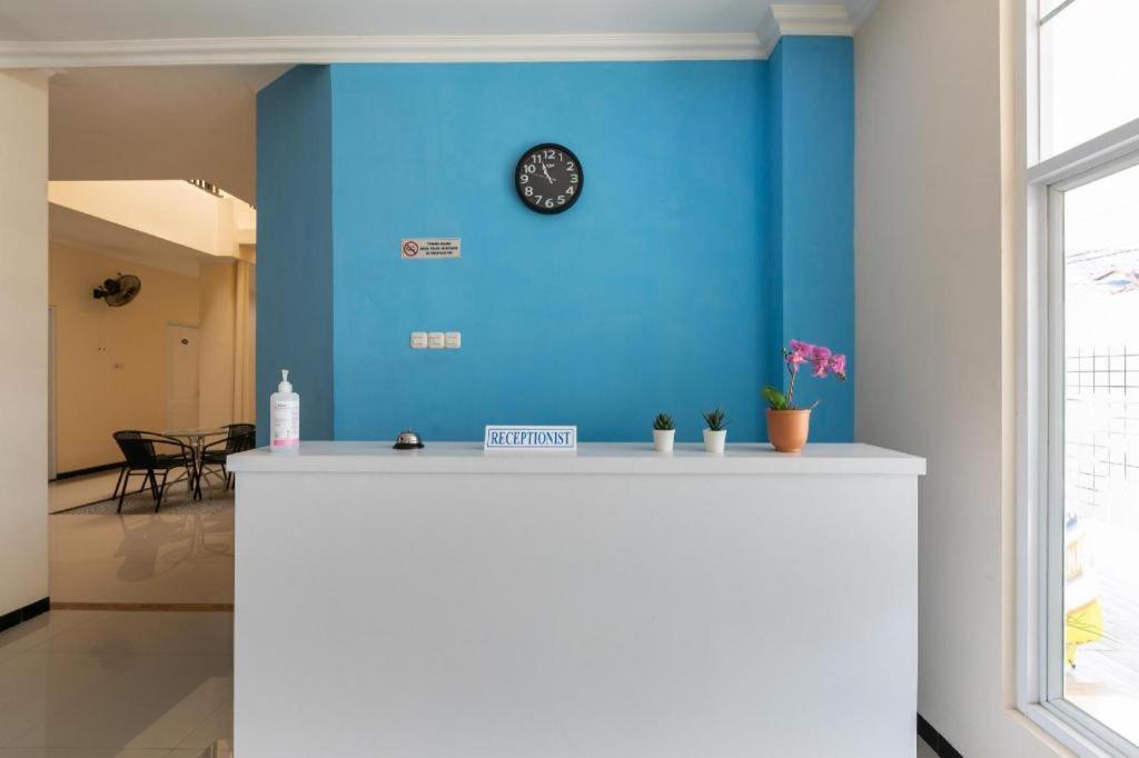 Capital O 3930 Griya Loka Syariah Hotel