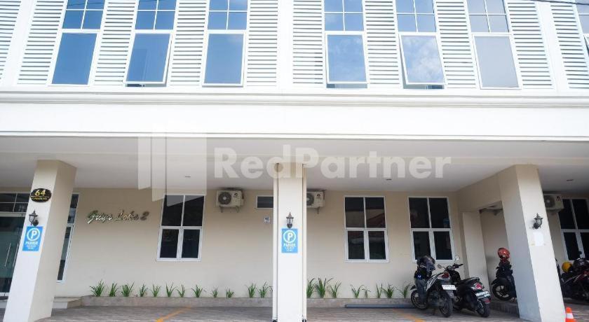 Capital O 3930 Griya Loka Syariah Hotel