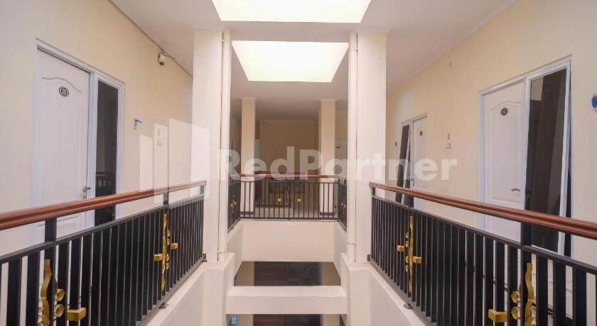 Capital O 3930 Griya Loka Syariah Hotel