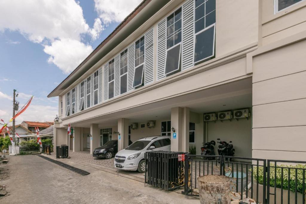 Hotel Capital O 3930 Griya Loka Syariah 2*